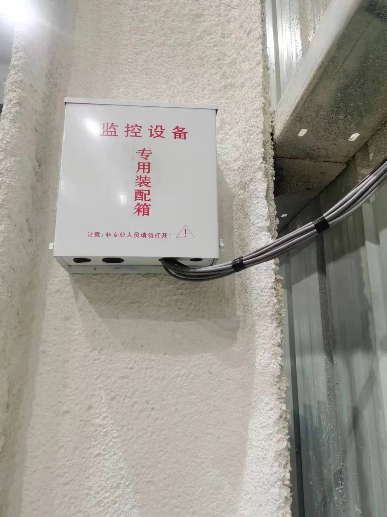 监控设备箱图片